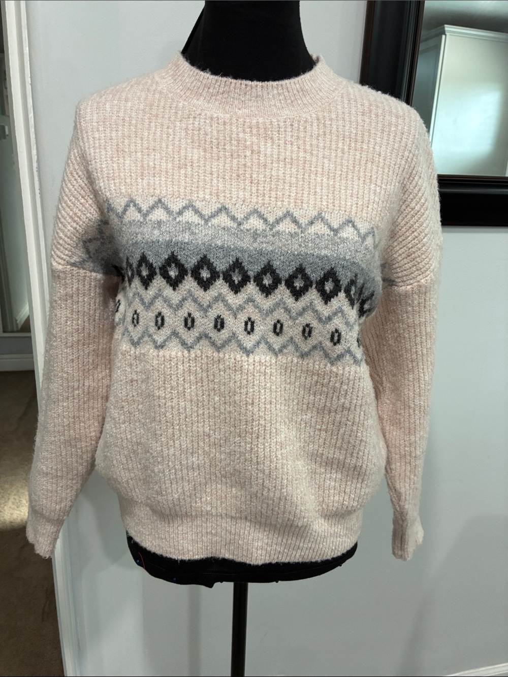 Cozy Women's Pattern Knit Sweater
